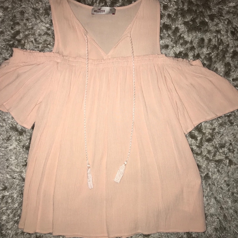 COLD SHOULDER TIE BLOUSE